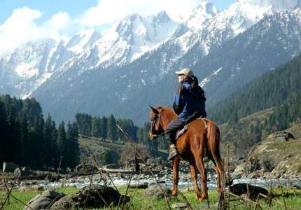 Chandigarh to Jammu, Srinagar, Gulmarg, Sonmarg & Pahalgam – 9-Day Grand Tour