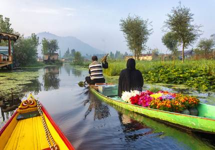 Srinagar Mughal Garden & Dal Lake Tour from Delhi