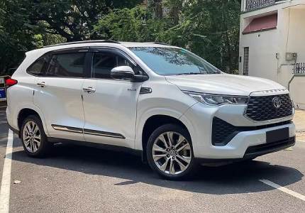 Innova Hycross